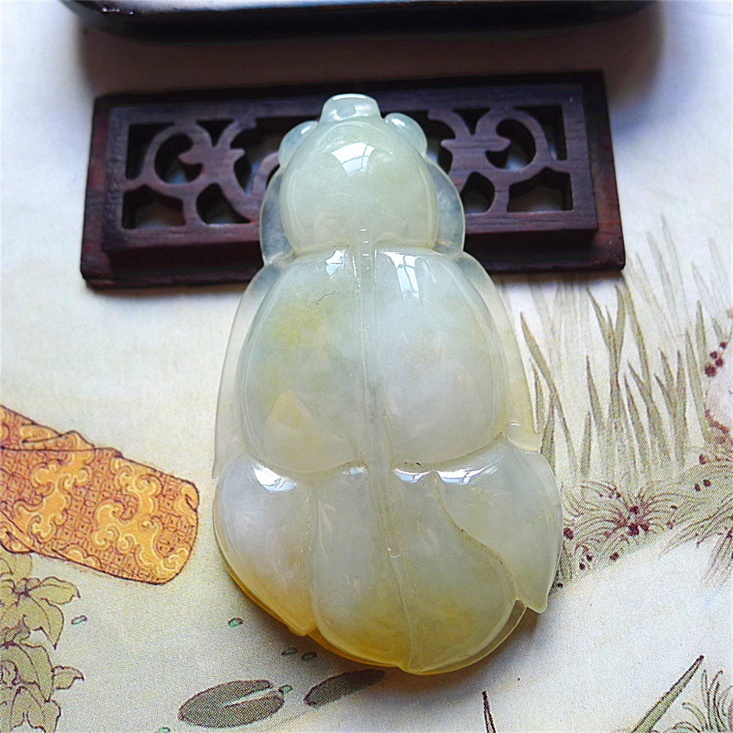 天然缅甸翡翠A货老坑种精雕精美水润年年有余黄翡吊坠配证书