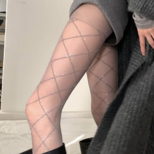 谁懂！大衣脱下的含金量！.秋冬银线灰丝y2k配靴子高级感菱格灰丝