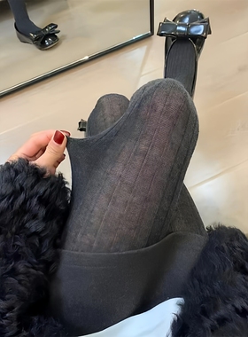 竖坑条袜上身真的显瘦！.miu系穿搭微透搭配小皮鞋秋冬黑色连裤袜