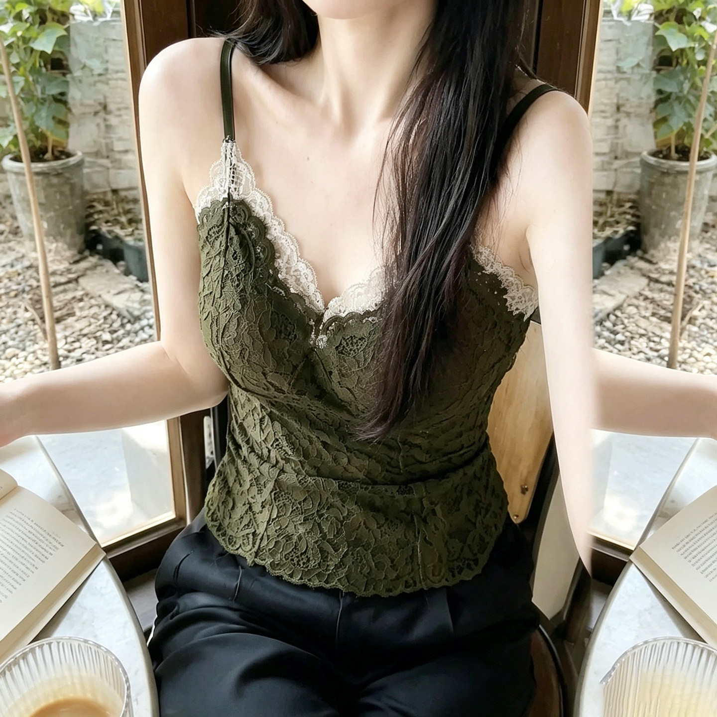 纯欲法式蕾丝内搭V领带胸垫吊带美背心显瘦打底上衣2026早秋新款
