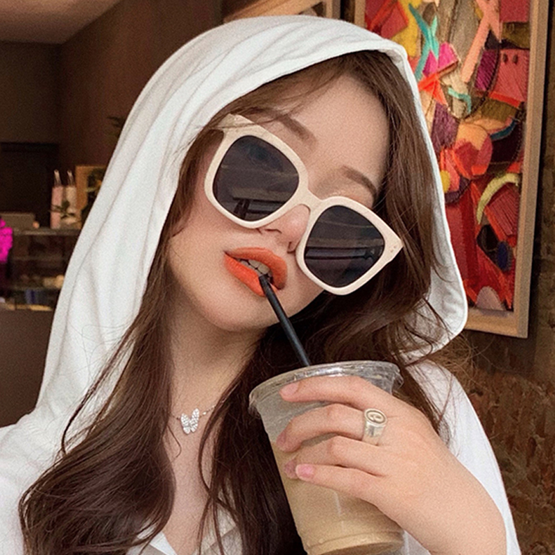奶白色女夏日墨镜圆脸显瘦复古
