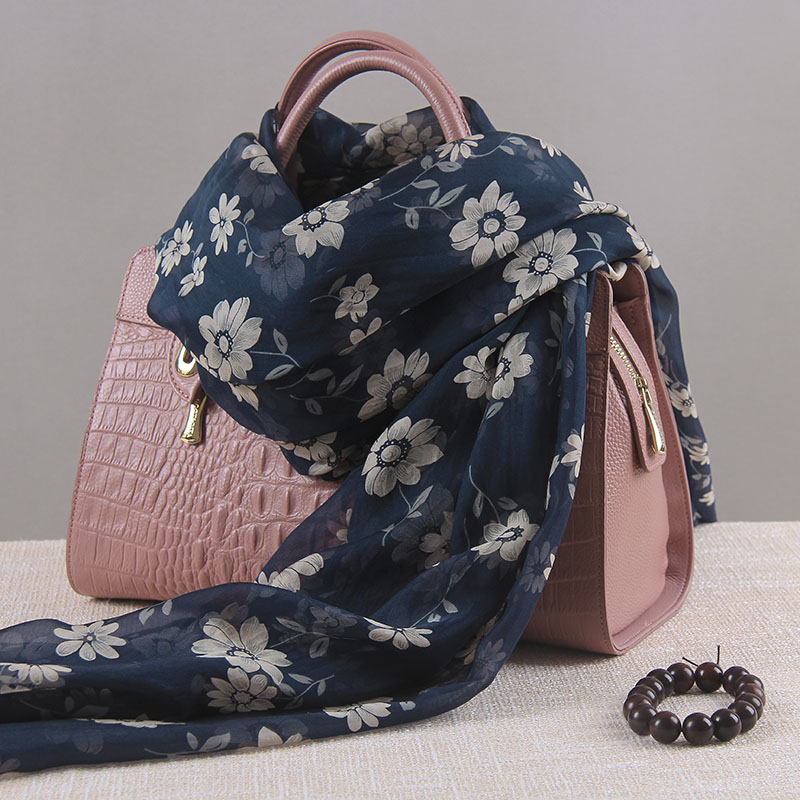 秋冬真丝巾印花女长款中老年围巾雏菊碎花百搭披肩高档100%桑蚕丝