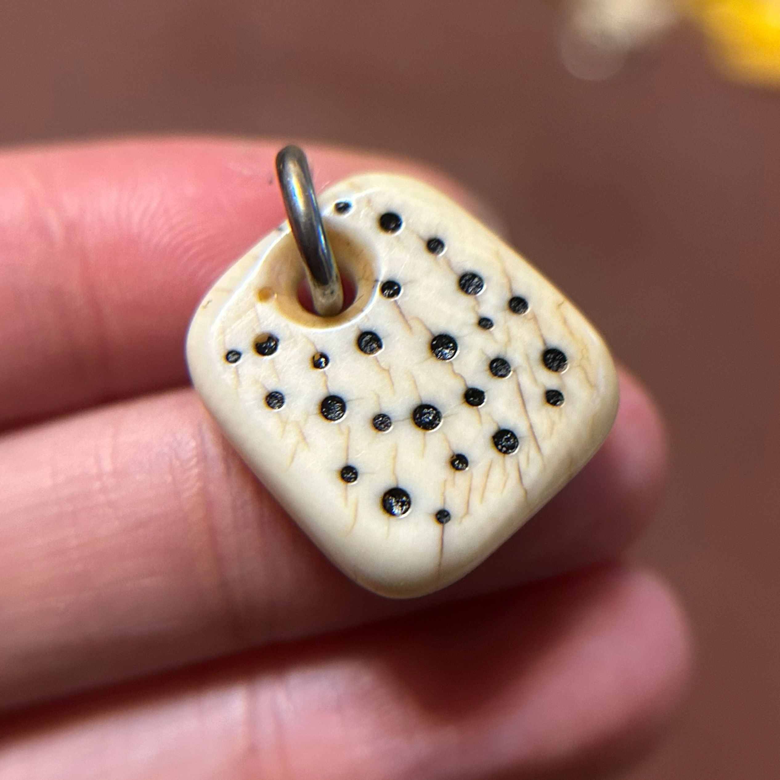 藏传老料猛犸满咒点牌卡子双面雕刻西藏式文玩配饰品手串方形吊坠