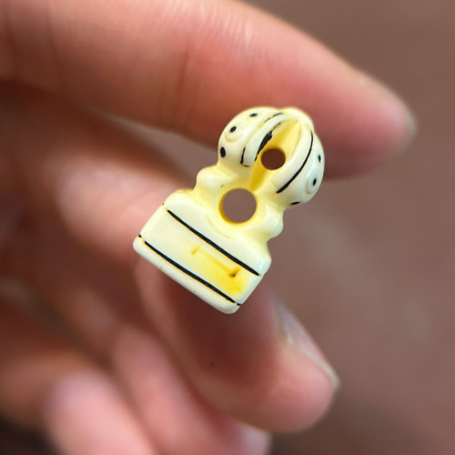 西藏式浅黄白色料器小印章六字真言金刚藏印藏传文玩老麻将改雕刻