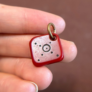 藏区回流老红料咒点牌子红色料器侧挂吊坠方形文玩手串卡子西藏传