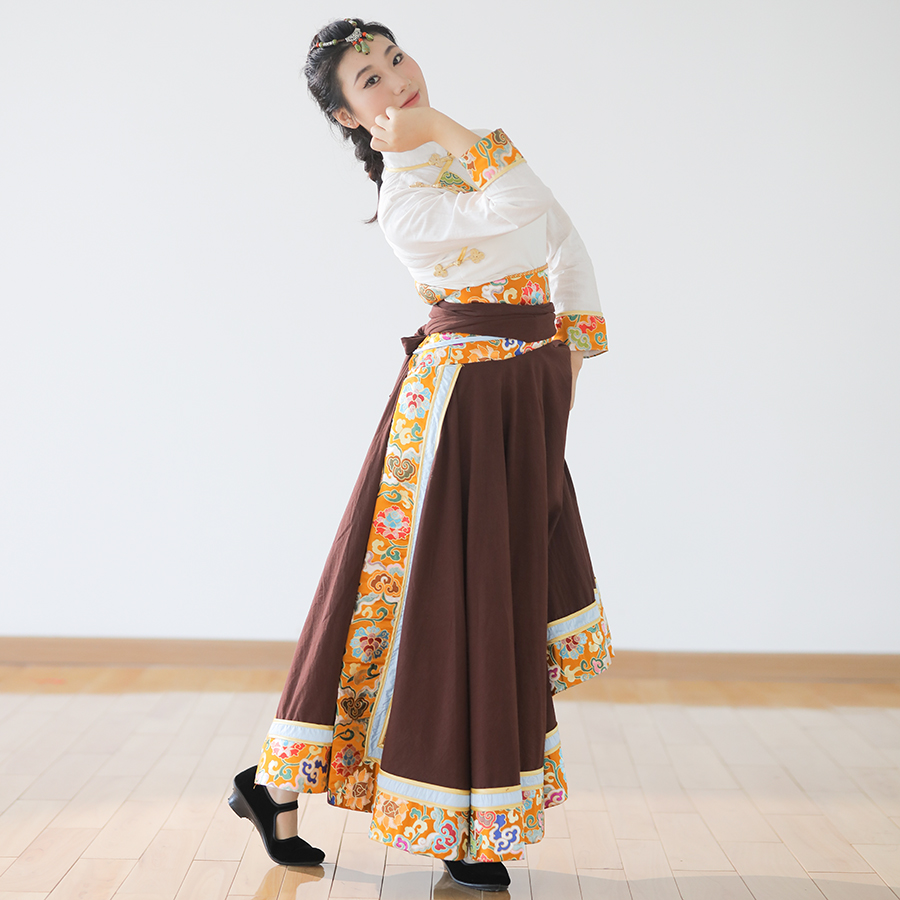 2024大摆裙新款演出练功服装剧目跳舞蹈藏族少数民族女成人上衣女