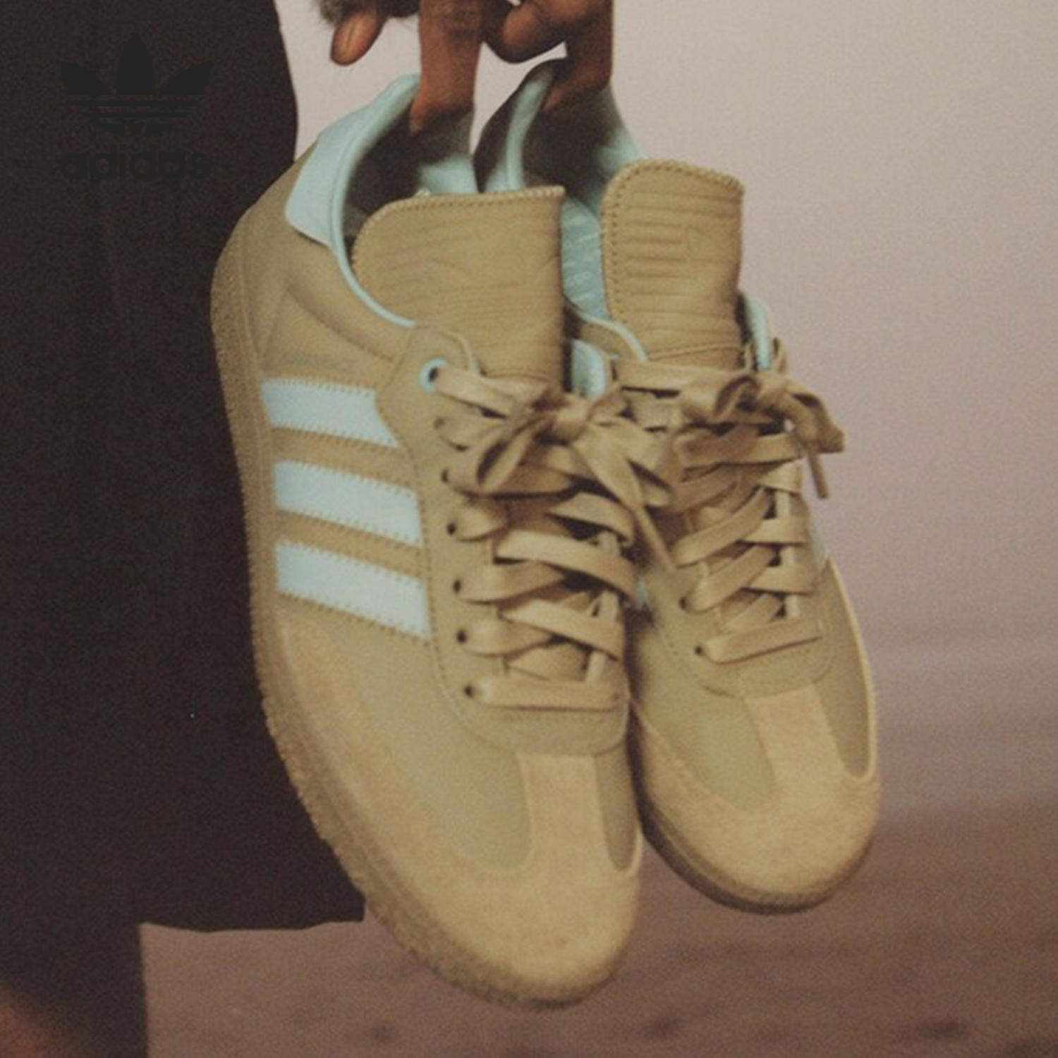 阿迪达斯男女透气轻盈耐磨板鞋