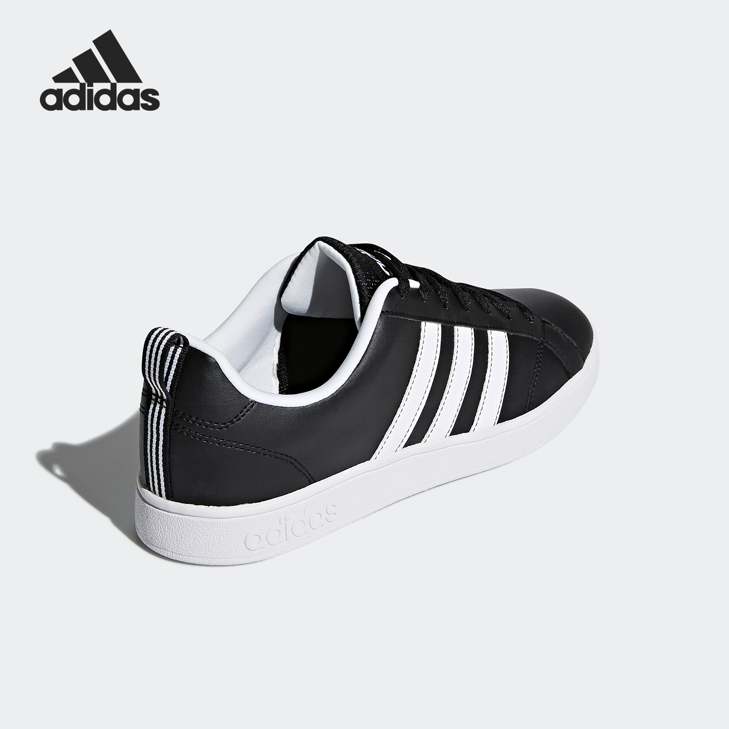 阿迪达斯男士耐磨低帮休闲鞋