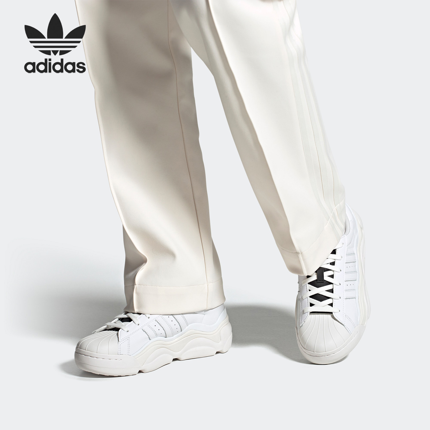 阿迪达斯正品女子板鞋