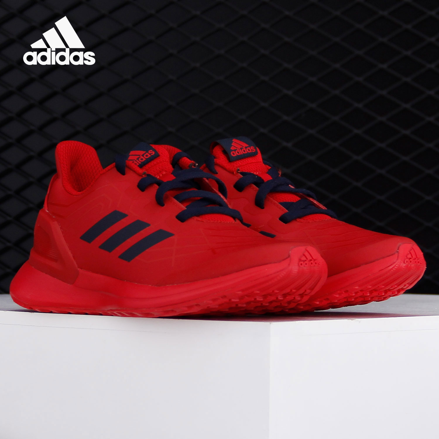 阿迪达斯大童舒适运动跑步鞋