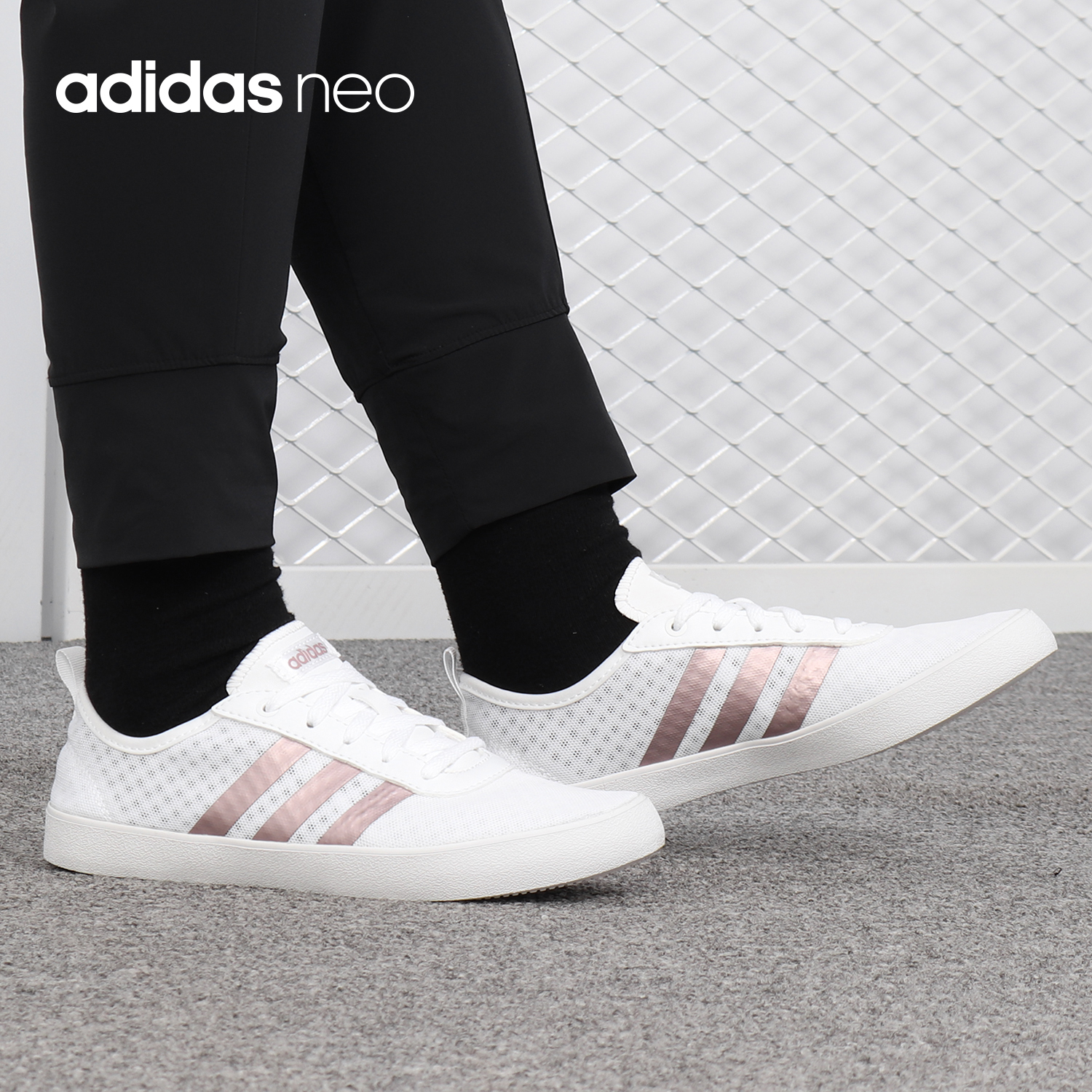 阿迪达斯女子低帮运动休闲鞋