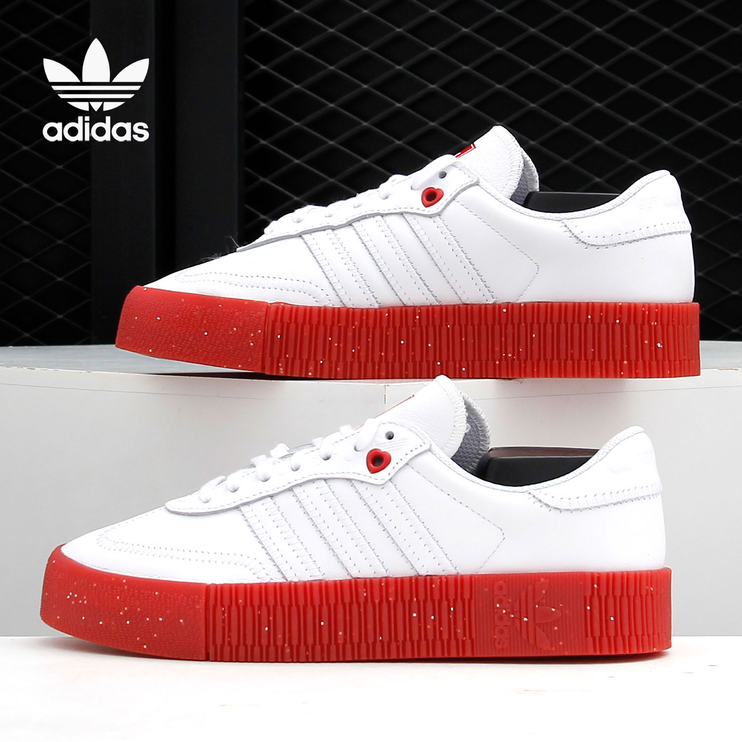 阿迪达斯三叶草低帮女子休闲板鞋