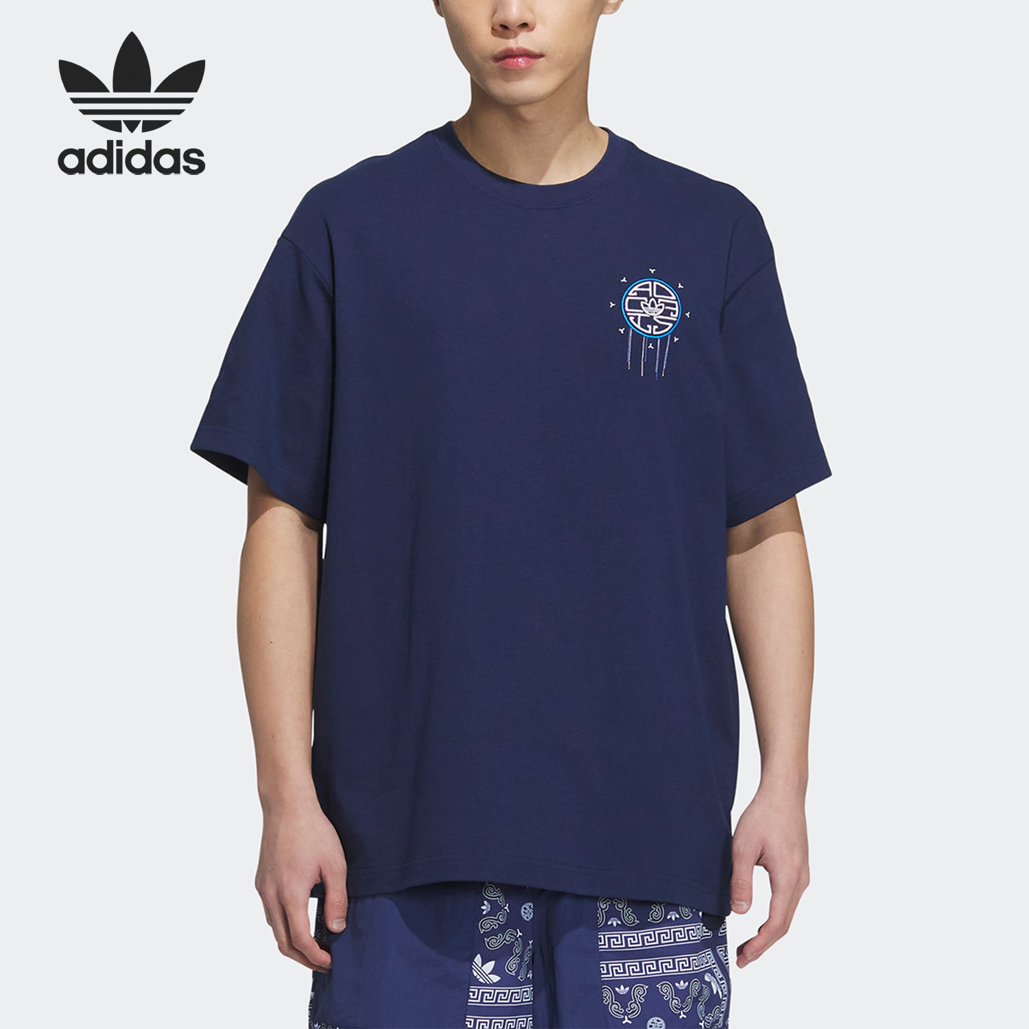 阿迪达斯男女运动短袖