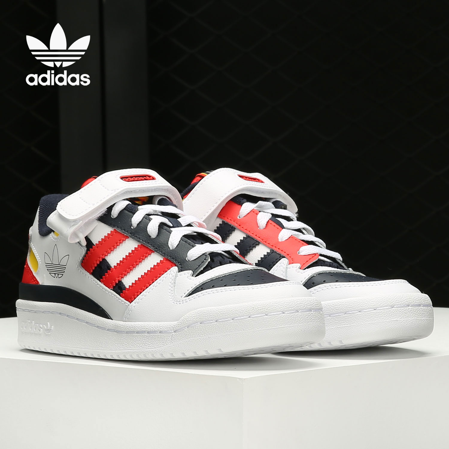 Adidas/阿迪达斯男女休闲鞋