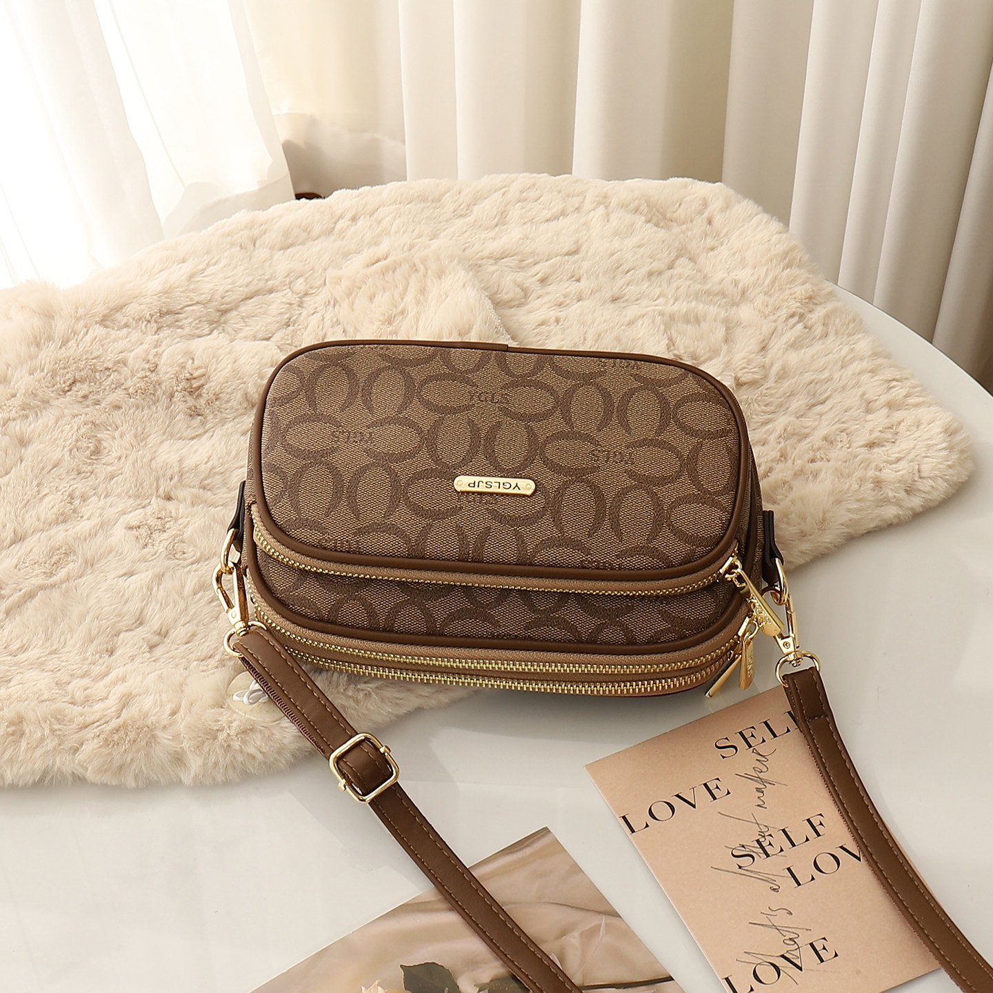 包包女斜挎2026新款复古印花多层相机包实用通勤单肩包休闲女包