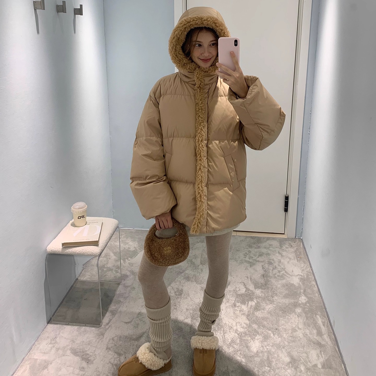 果核宇宙羊羔毛拼接零压感羽绒服