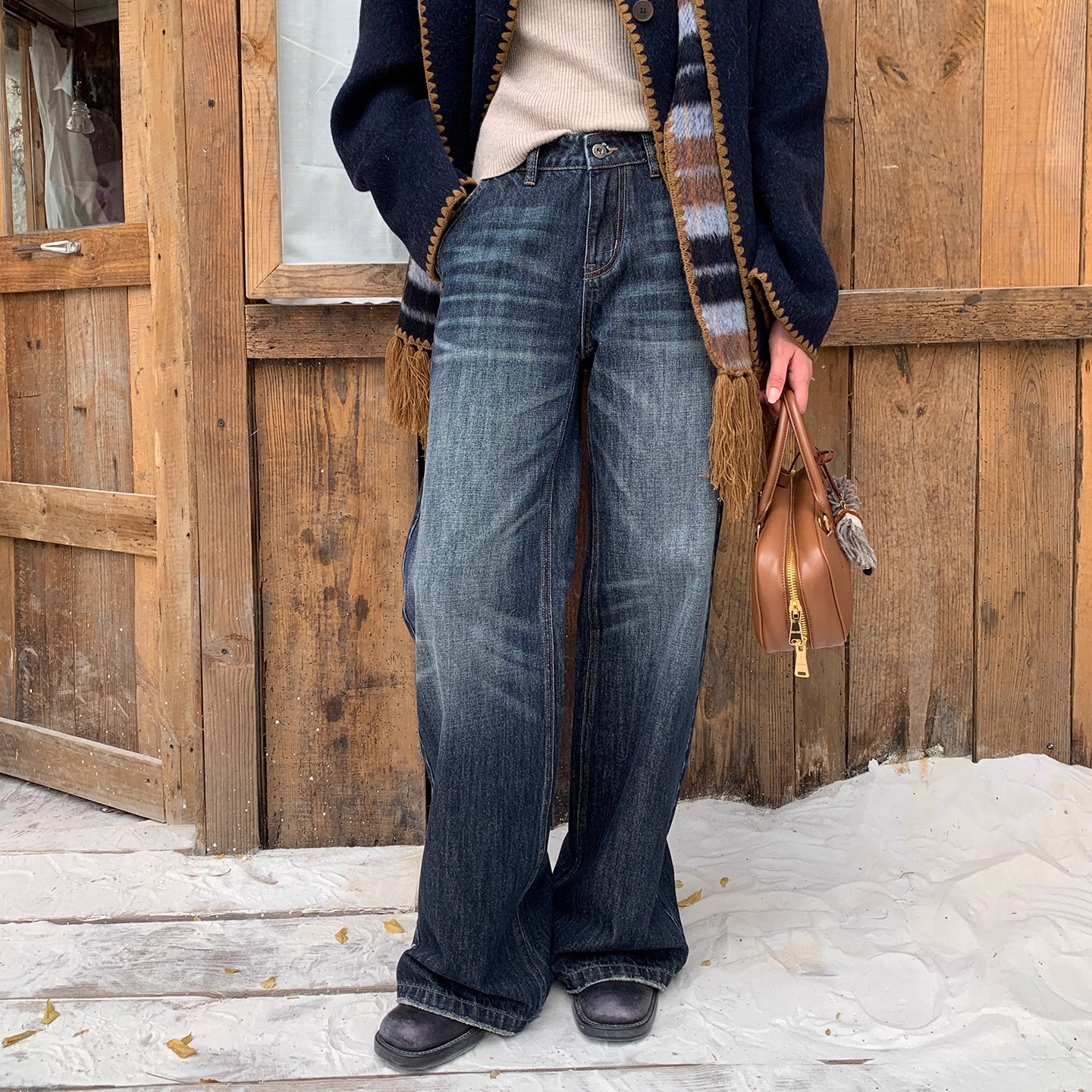 果核宇宙水洗毛须纹直筒牛仔裤