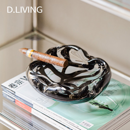 轻奢风三瓣边玻璃烟灰缸摆件