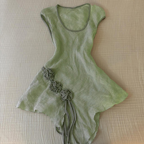 轻亚少女 原创绿色不规则立体花朵设计连衣裙女夏季收腰显瘦裙子