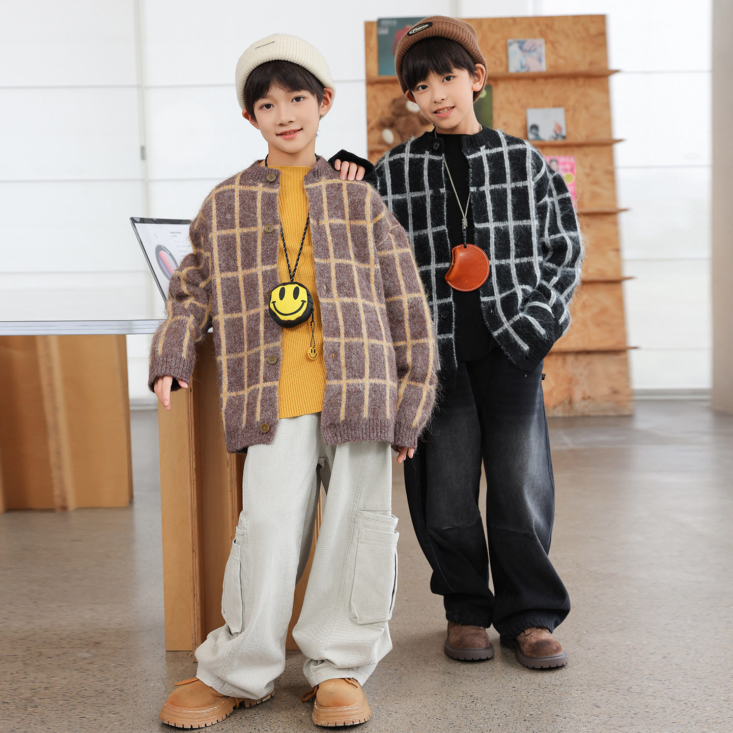 熊猫圆圆2025新款秋冬男童针织外套 中大童格子开衫儿童毛衣批发