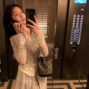 Hers 92010 秋上新简约气质女人精致拼接袖 蕾丝衫