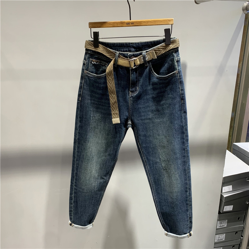 水洗蓝色小脚修身牛仔裤