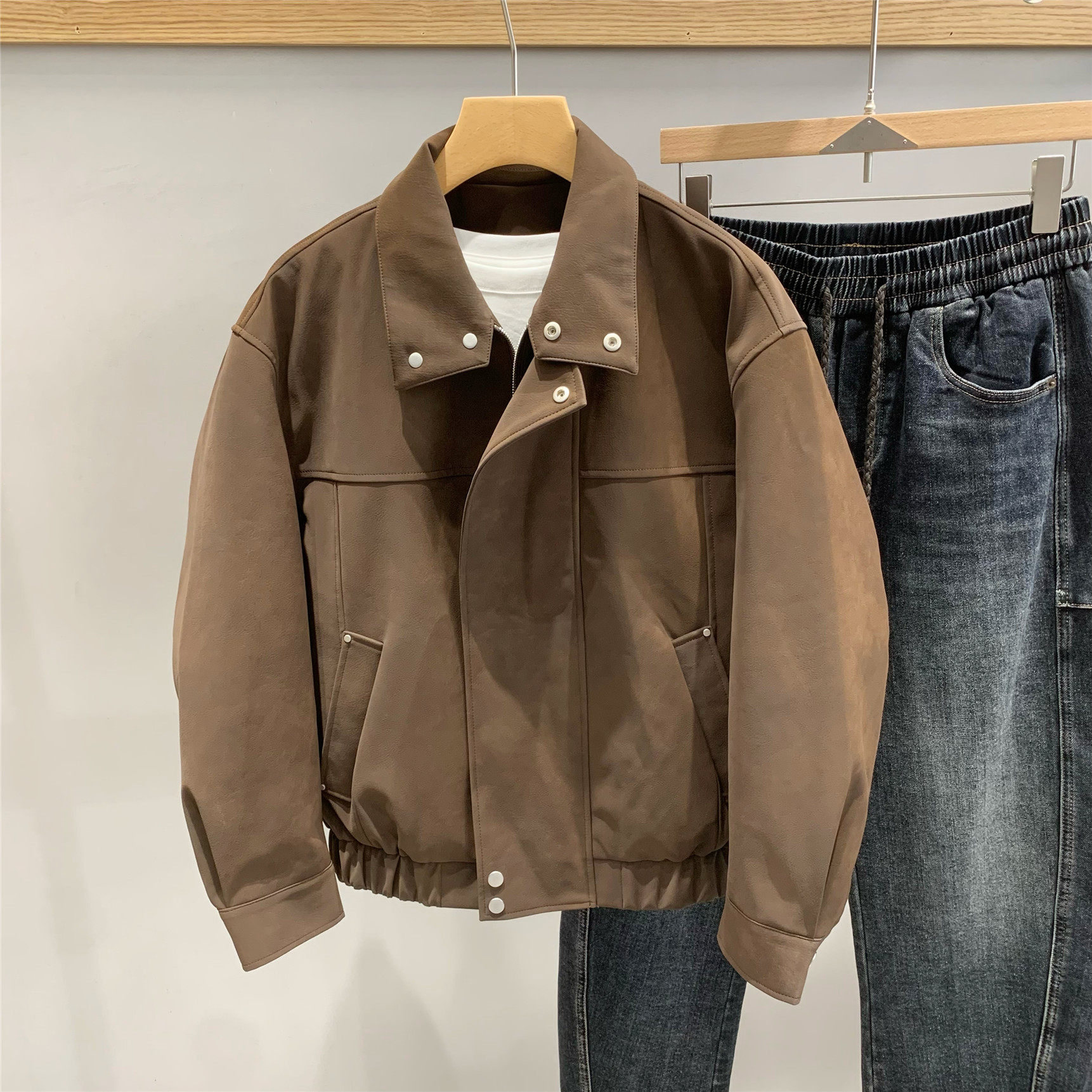 复古拼接翻领PU皮羽绒服