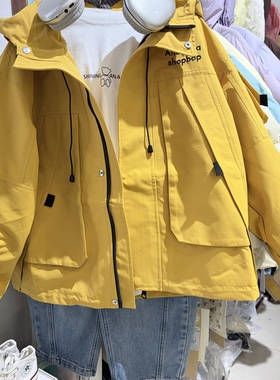 2026年新款男童女童姜黄色外套儿童连帽冲锋衣运动休闲上衣大童