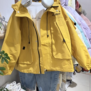 2026年新款男童女童姜黄色外套儿童连帽冲锋衣运动休闲上衣大童