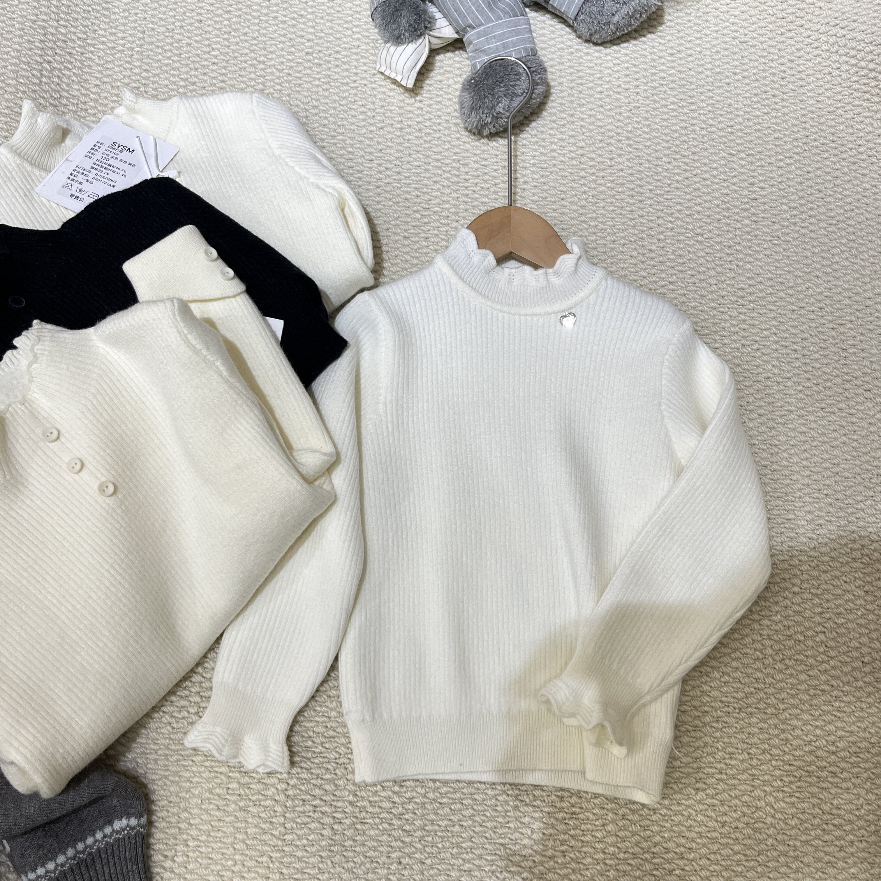 实体店冬装新款女童韩版白色木耳边半高领一体绒毛衣潮版针织衫