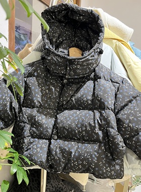 小童韩系童装实体冬装新款女童黑色蓝色小碎花连帽加厚保暖羽绒服