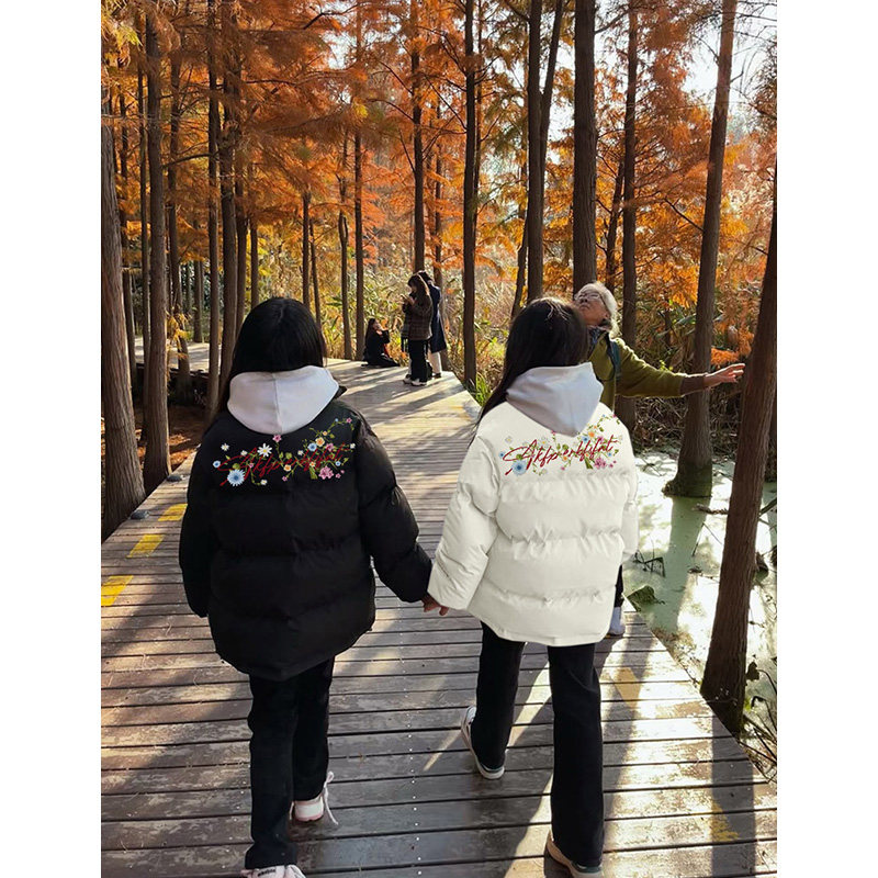 轻薄90白鸭绒印花白鸭绒羽绒服