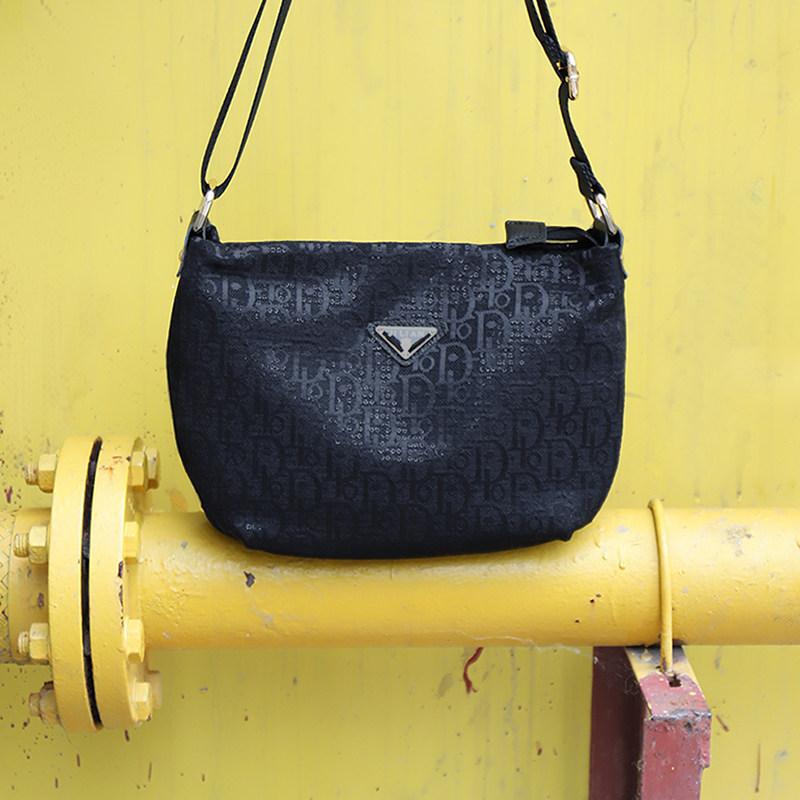 2026新款百搭斜挎包时尚轻奢设计感小众女包简约通勤字母单肩小包,箱包皮具/热销女包/男包,手机包,淘宝优惠券,粉丝福利购,淘宝优惠卷