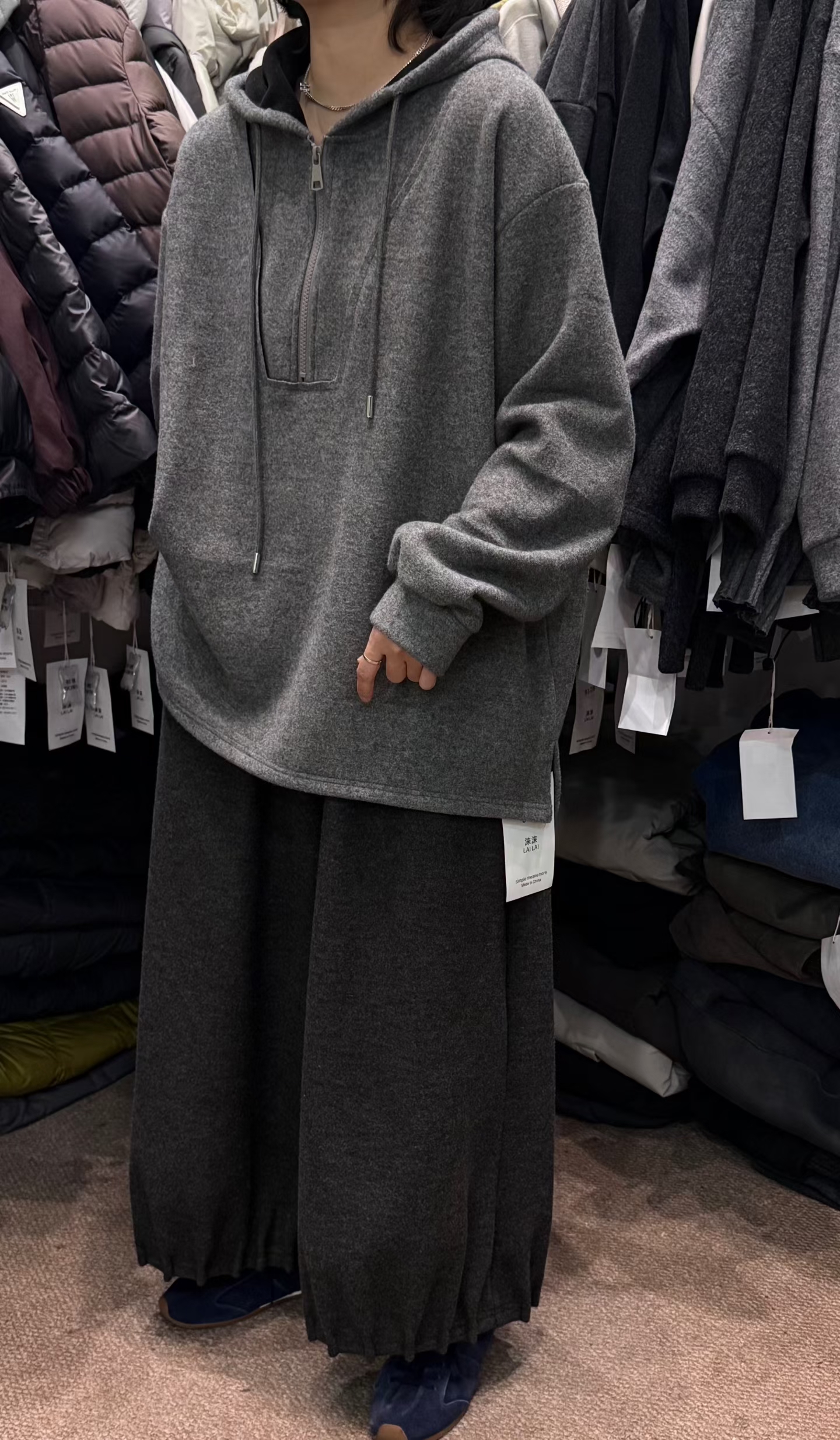 涞涞8183新款时尚洋气宽松大版加厚显瘦遮肉休闲连帽加绒卫衣上衣