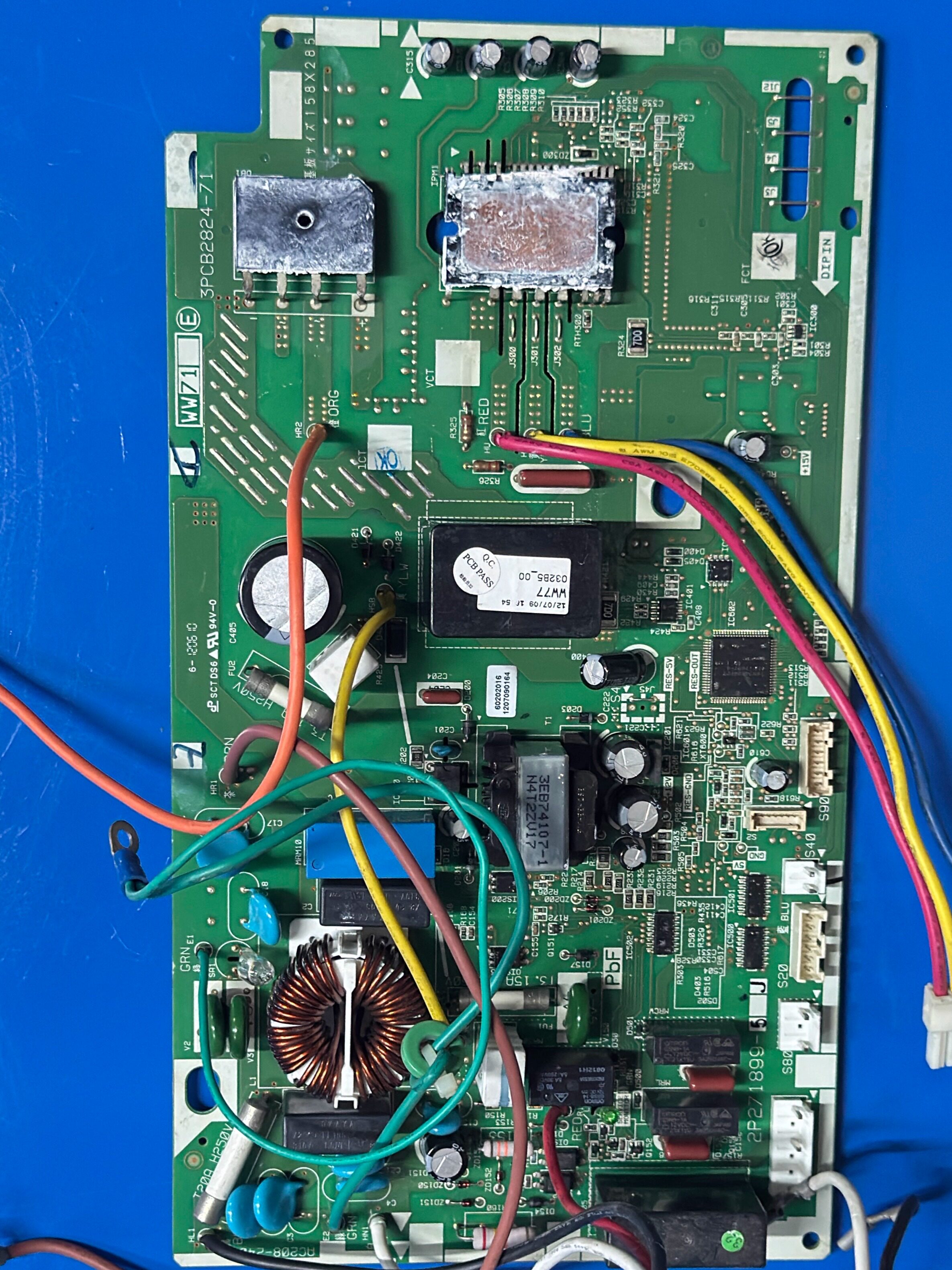 大金空调主板3PCB2824-71  2P271899-5-J