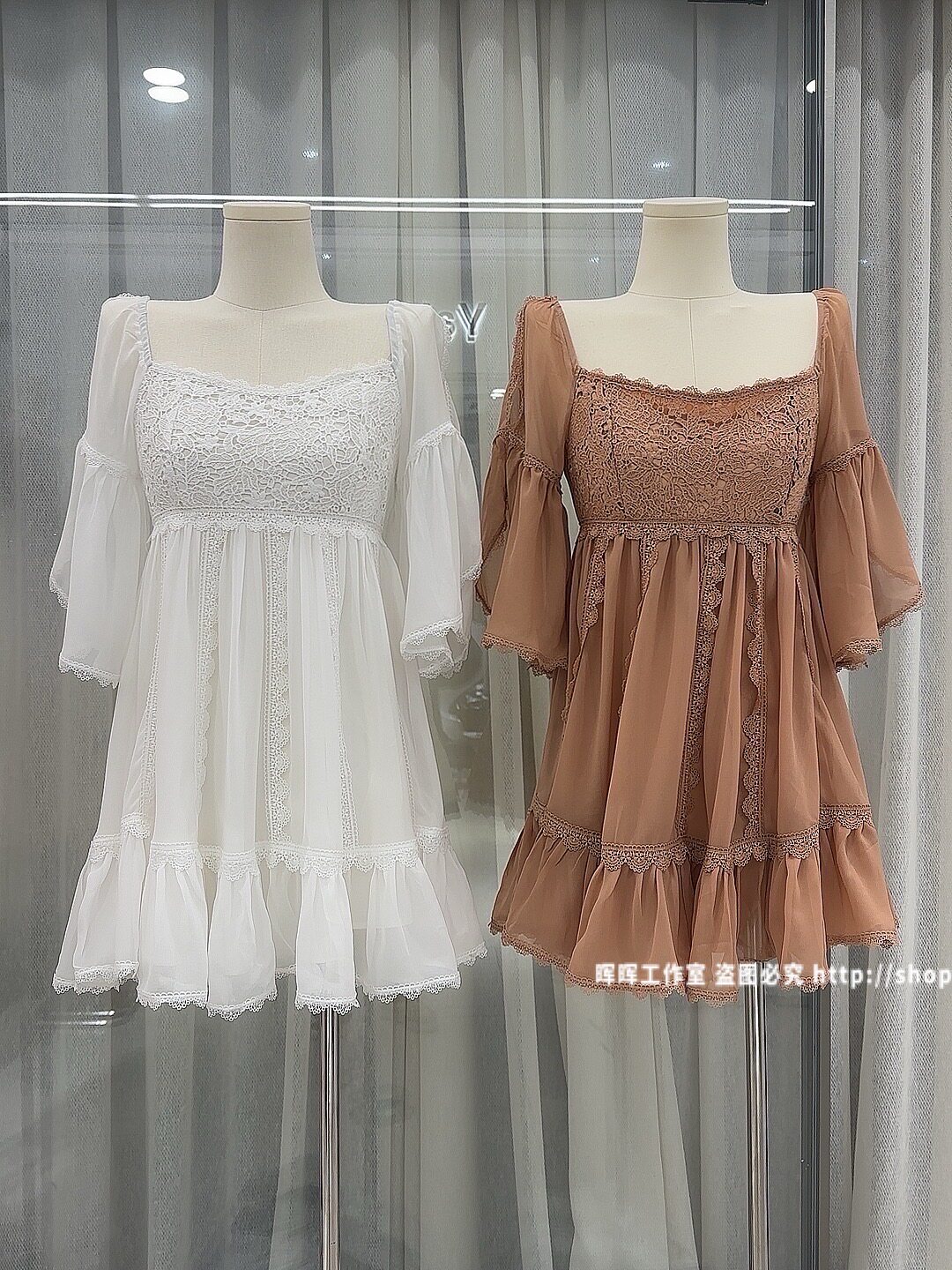 2026新款春装气质方领蕾丝花边收腰连衣裙女短裙修身