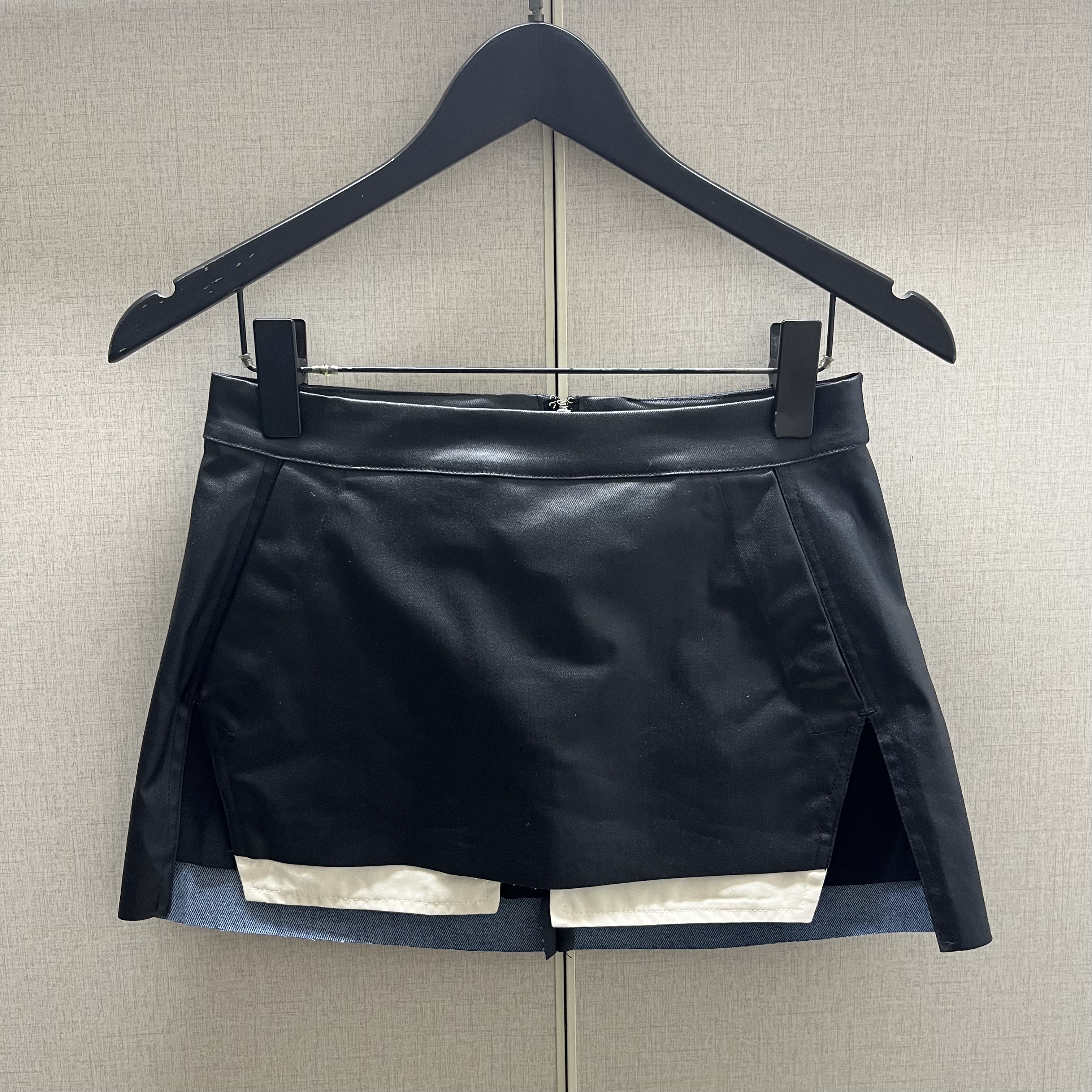 夏季暗黑R风O涂层靓面纯色白口袋女士修身休闲性感开衩短款短裙