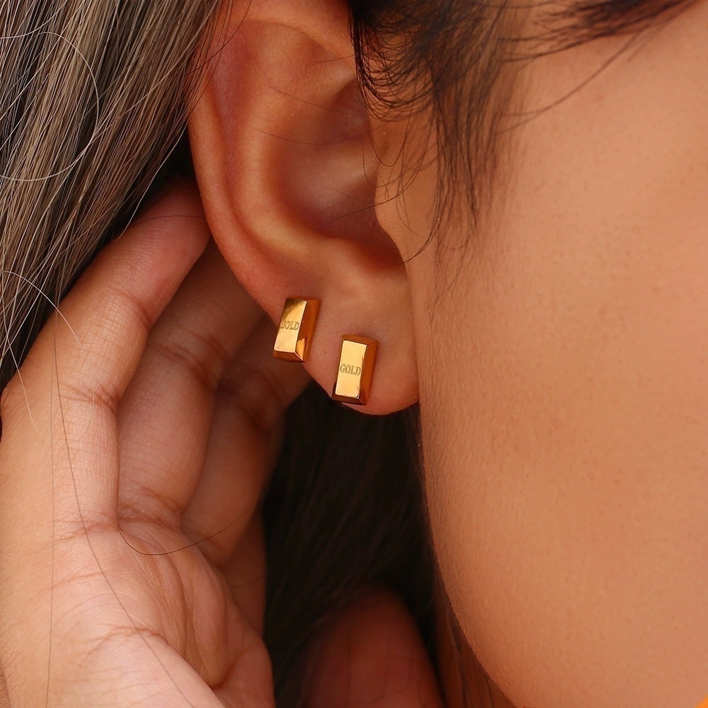 欧美ins摩登简约潮流耳圈耳环饰品 不锈钢英文迷你Gold小金砖耳钉
