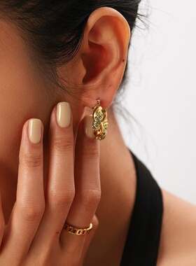 INS新款绿色锆石镶嵌18K金麻花不锈钢耳圈女式摩登钛钢耳环耳饰品