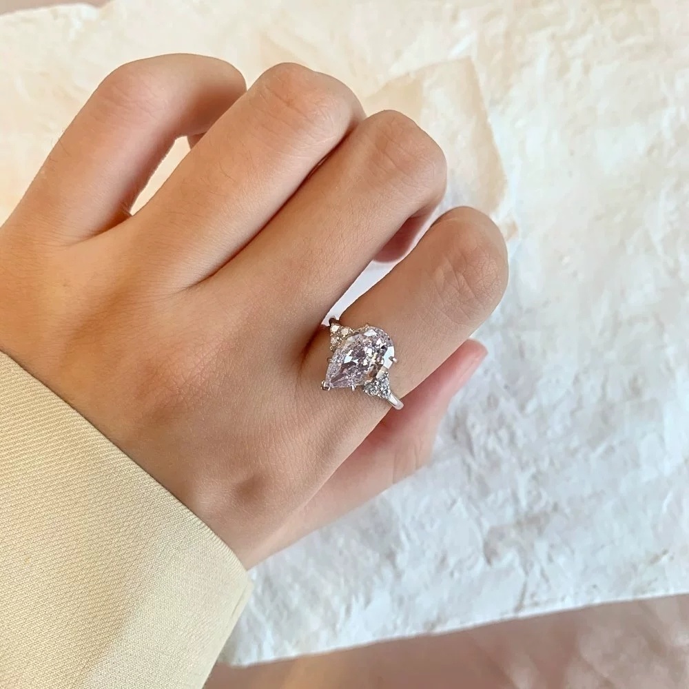 S925纯银戒指水滴型戒指女轻奢精致设计皇冠造型镶嵌梨形钻戒指环