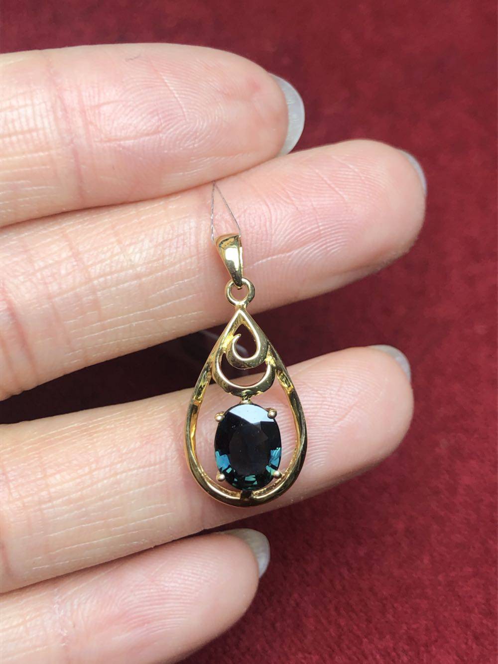 18k黄金镶天然蓝宝石项链吊坠1.5克拉山东昌乐宝石高端大气上档次