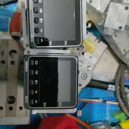 议价温控表，型号：E5CC-RX2ASM-800，一起
