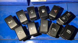 青岛解放配件虎VH加装 麟V后雾灯J6F发动机加热仪表台翘板功能开关