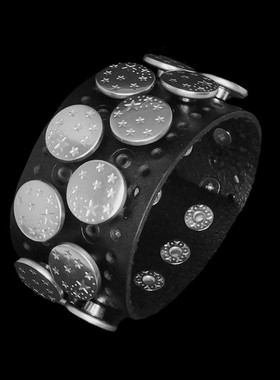 星星圆盘纽扣黑牛皮孔眼朋克手链