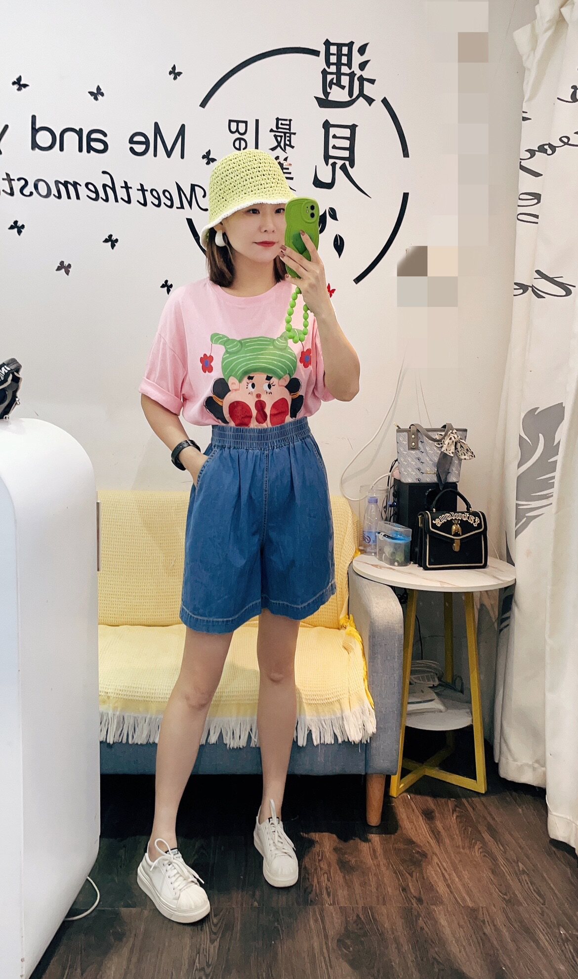 利索LiSuo夏季韩版松紧腰宽松休闲薄料牛仔短裤女直筒四分短裤图片