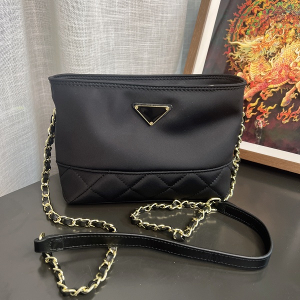 Y29CB233283休闲百搭包包23*16*8cm