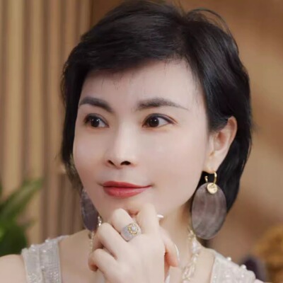 休闲百搭虾片耳环