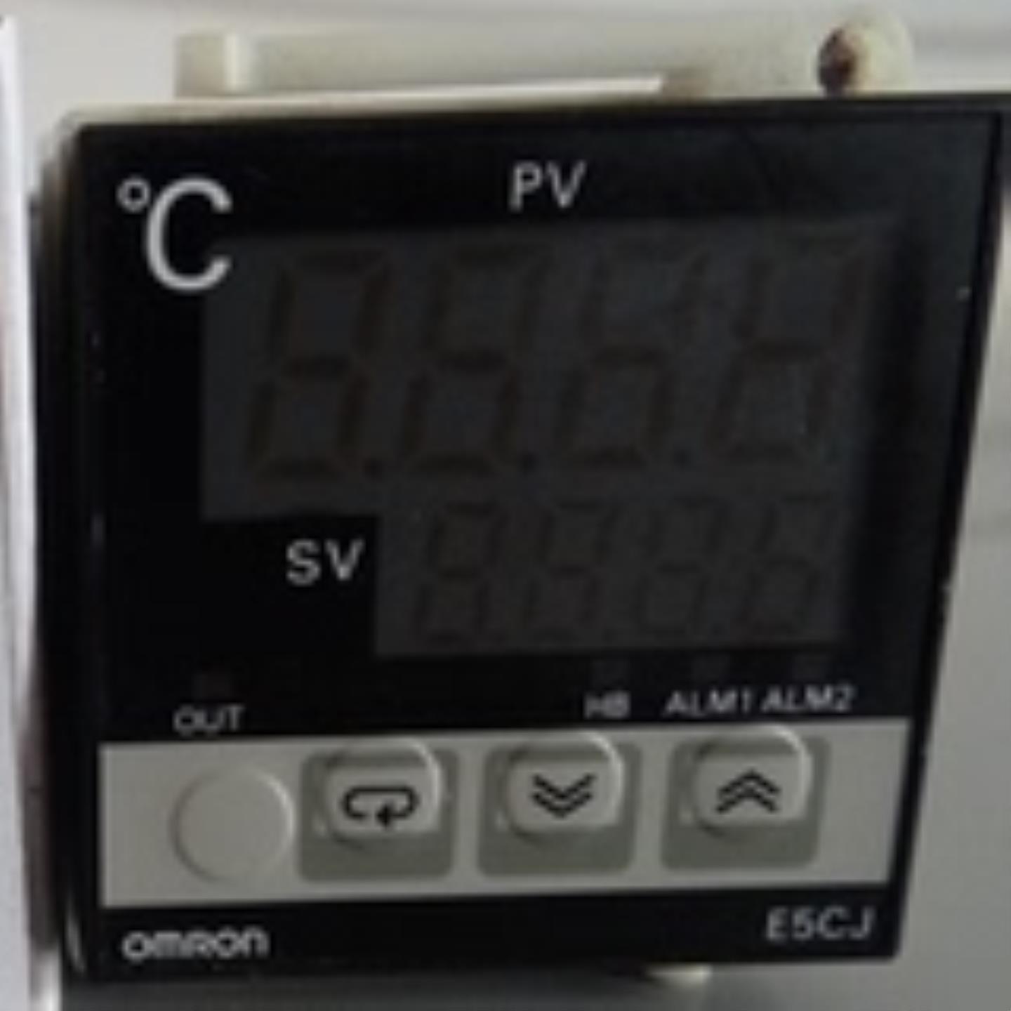 正品温控器E5CJ-Q2 E5CJ-Q2HBR2R2HB E5EJ-A2H02E5BJ-A2HB