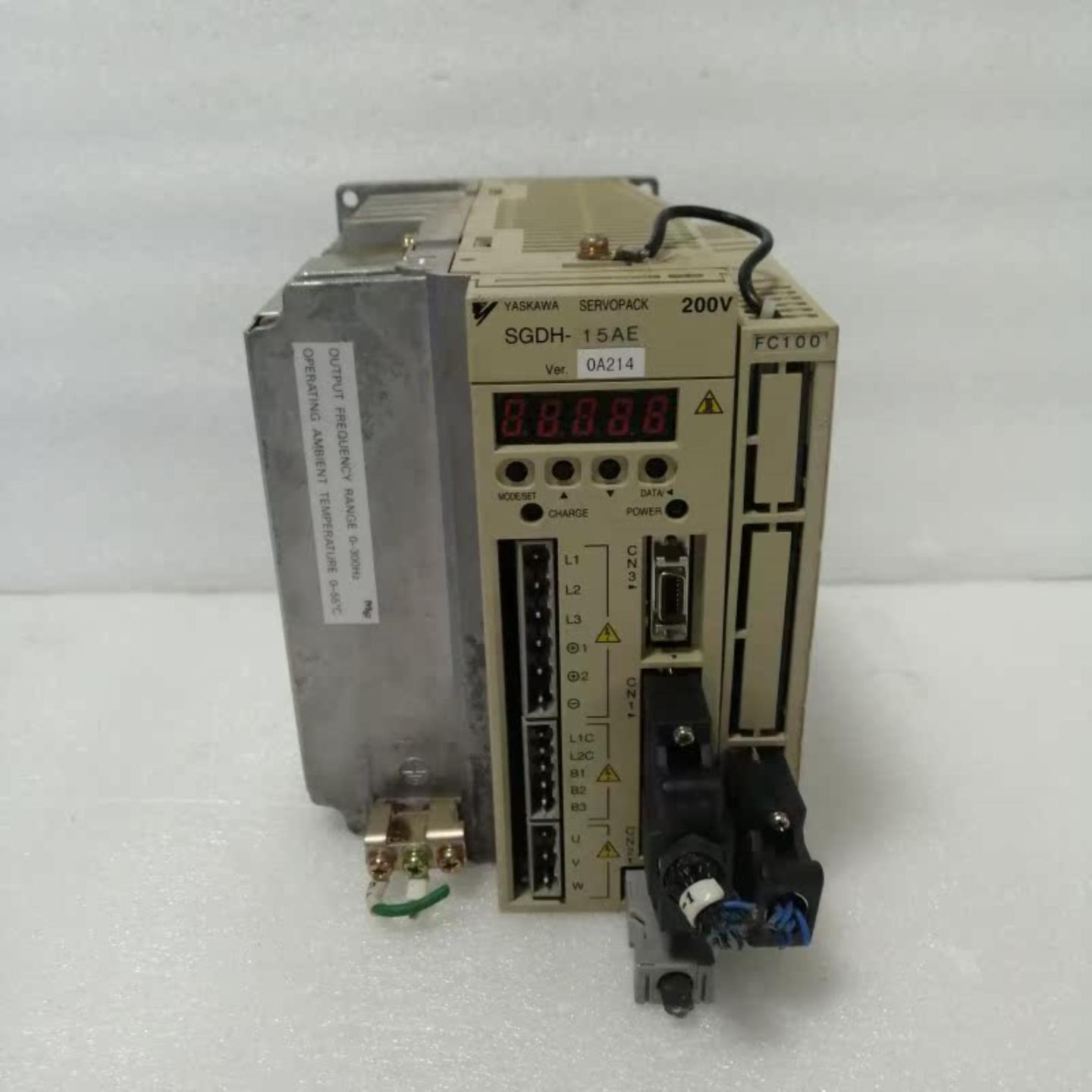 亚辉 安川SGDH-04AE JUSP-FC100伺服驱动器包好