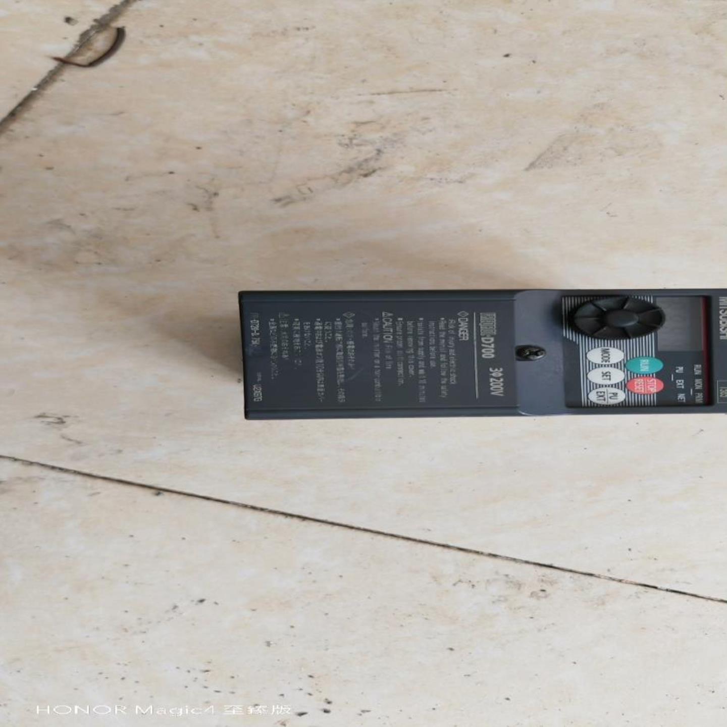 变频器FR-D720-075K功能包好无破损需要的